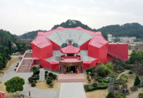 【HEF黨建小課堂100講】第六十二講：一口井里有100多紅軍戰士遺骸，他們犧牲時只有15至25歲！(圖9)